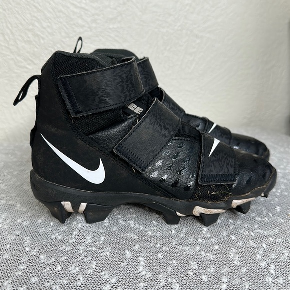 nike kids force savage shark 2